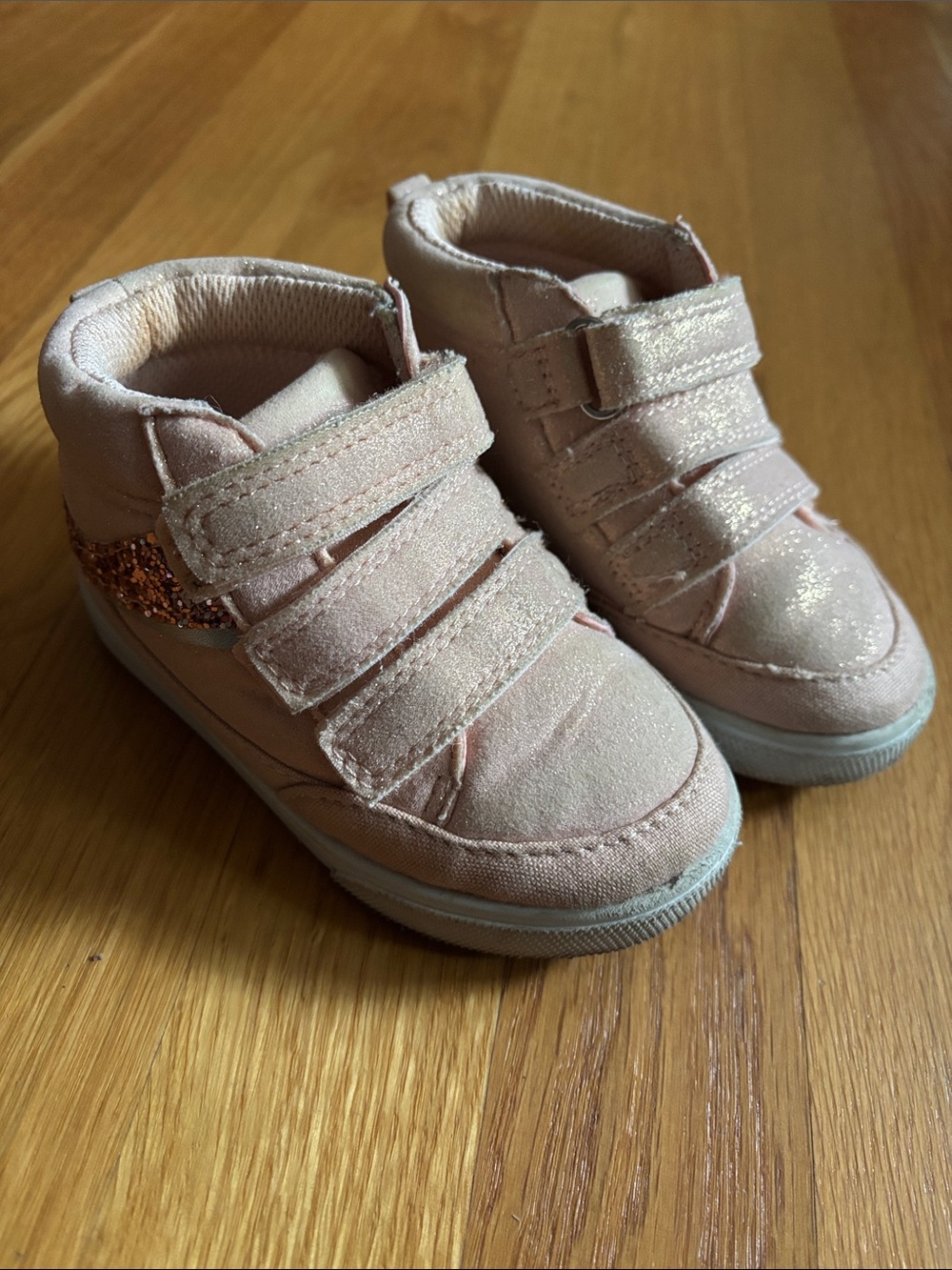 Size 6 Toddler Osh Kosh B’Gosh Sneakers